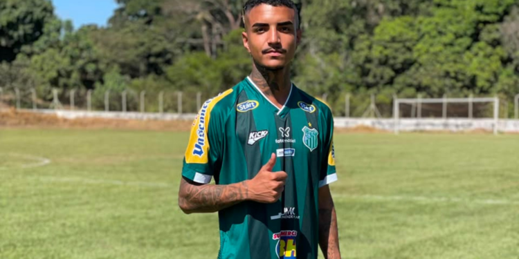 Ex-jogador que tatuou nome de Neymar no rosto teve carreira encerrada após lesão semelhante à do atacante