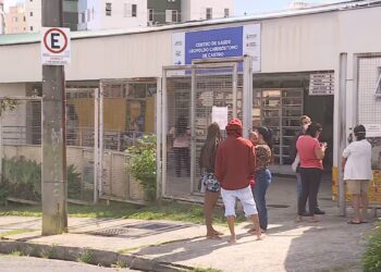 Centros de saúde de BH abrem neste sábado para vacinação contra a gripe; confira locais