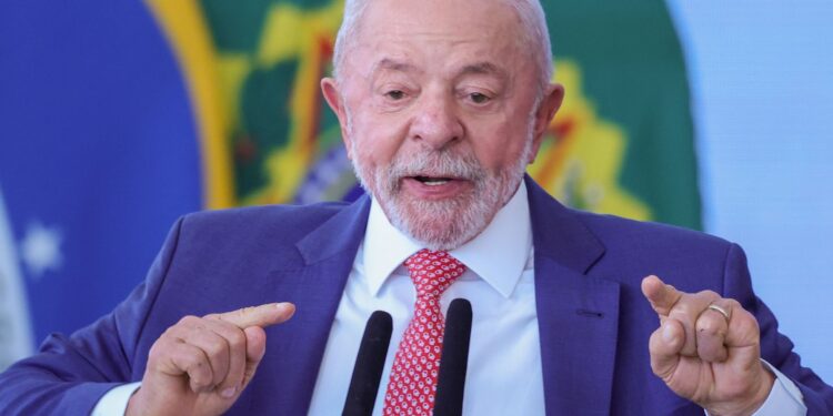 Lula cobra respeito e rejeita interferência dos EUA