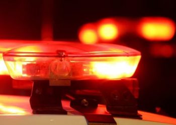 Jovem é baleado por atiradores encapuzados dentro de casa em Governador Valadares