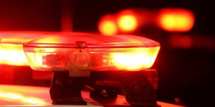 Jovem é baleado por atiradores encapuzados dentro de casa em Governador Valadares